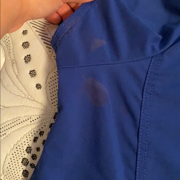 Tops - Picture 7 of 8